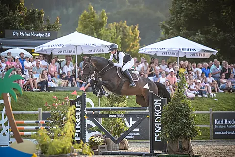 Charity-Springen vor vollem Haus